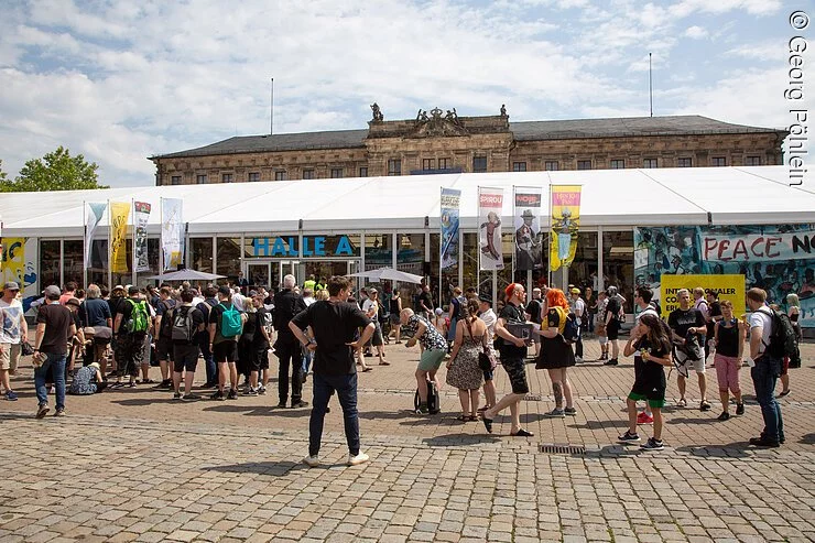 Messehalle des Comic-Salons auf dem Schlossplatz