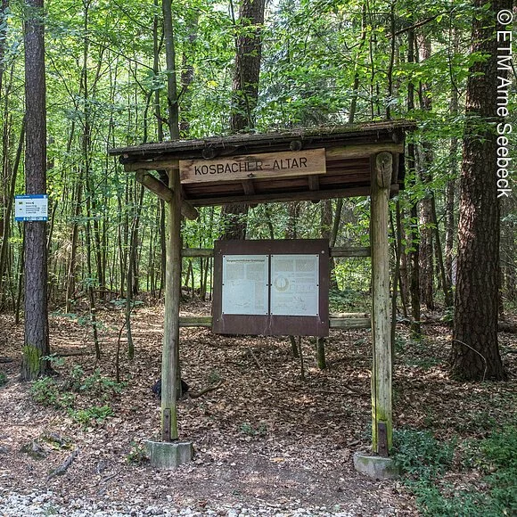 Beschilderung am Kosbacher Altar
