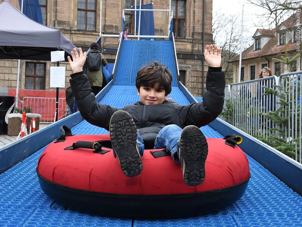 Winterrodelbahn am Schlossplatz
