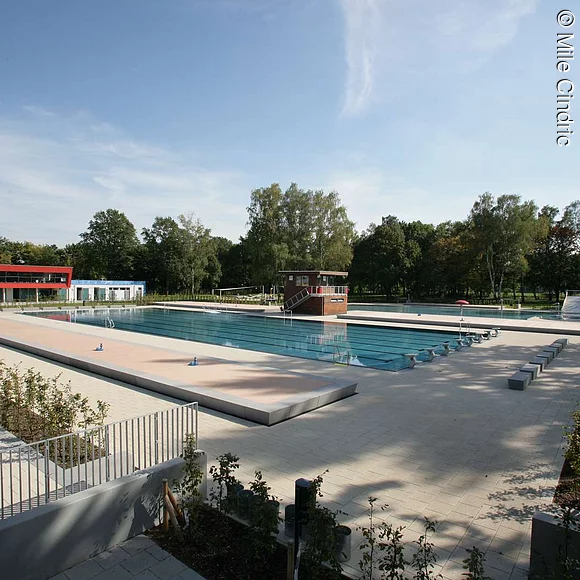 Röthelheimbad © Mile Cindric (3) Röthelheimbad Schwimmerbecken und Liegebereich