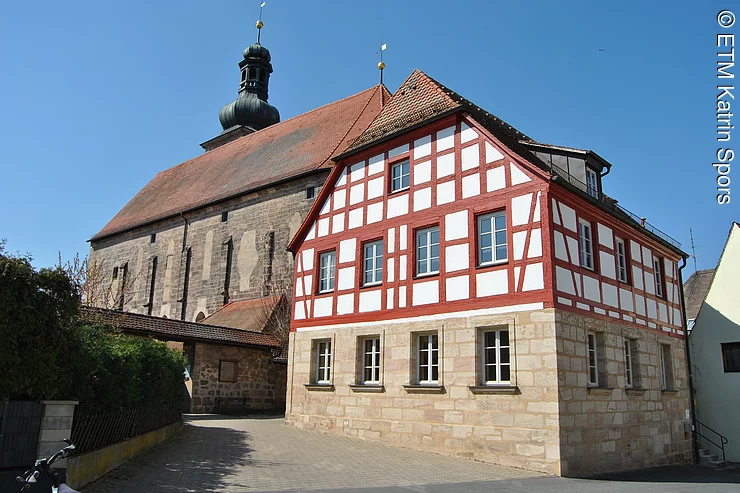 Hinteransicht der Frauenauracher Kirche