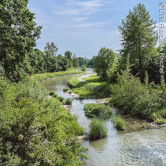 Idyllische Natur mit Fluss im Westen von Erlangen
