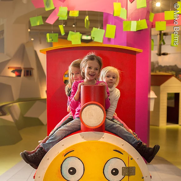 DB Museum KiBaLa © Mike Beims Kinder spielen im DB Museum
