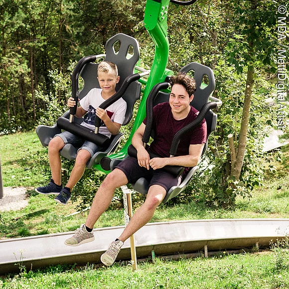 Jungs am Erlebnisfelsen Pottenstein