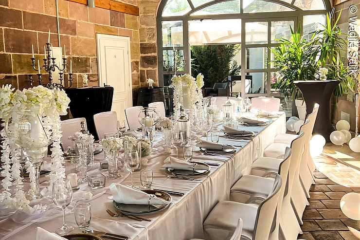 Foyer Schwarzer Adler Uttenreuth festlich gedeckte Tafel im Schwarzen Adler