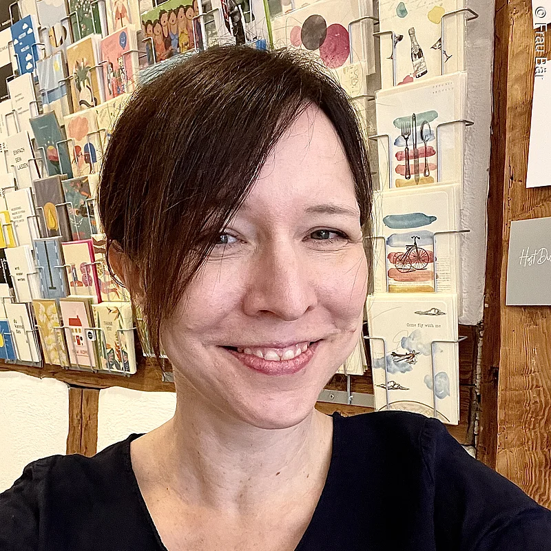 Frau Bär. Geschenke und Geschichten Poträt von Frau Bär