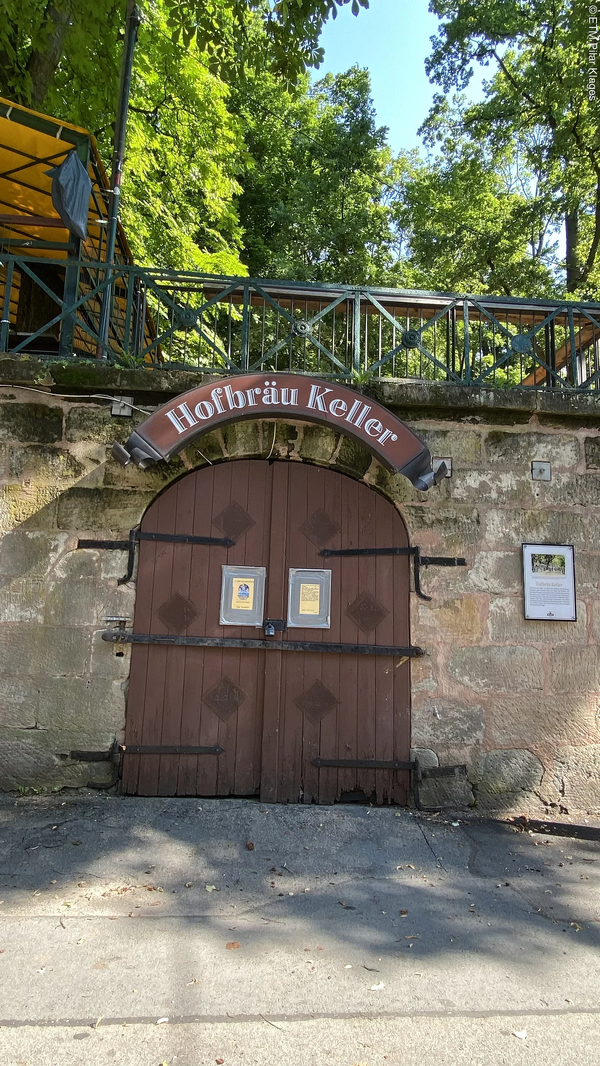 Hofbräu Keller auf der Bergkirchweih