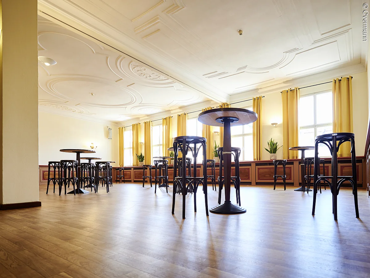 Stehempfang im Foyer im Obergeschoss des Redoutensaals