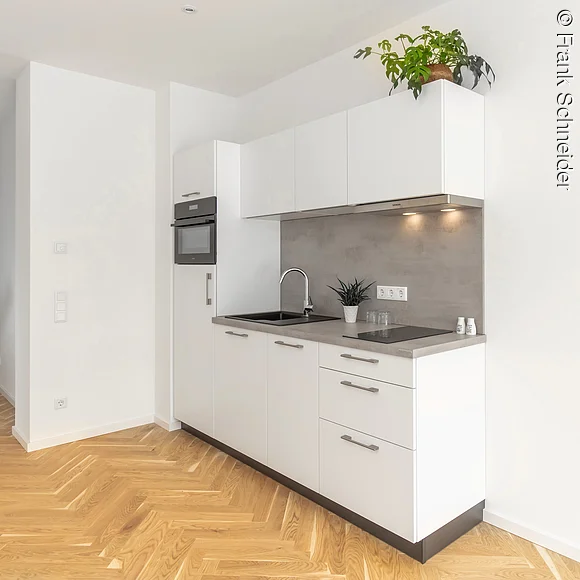 Werk.Raum.Küche weiße Küchenzeile