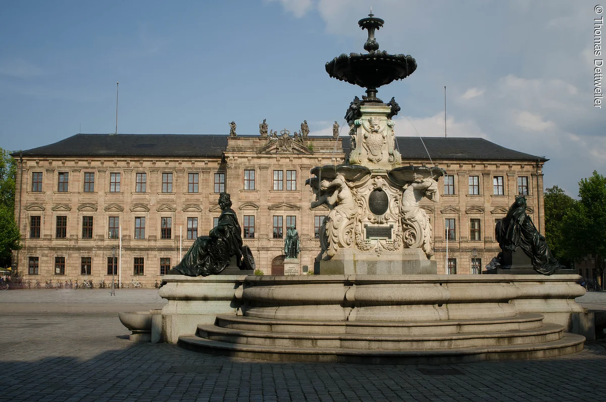Erlanger Schloss mit Brunnen