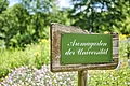 Grünes Schild im Aromagarten Erlangen