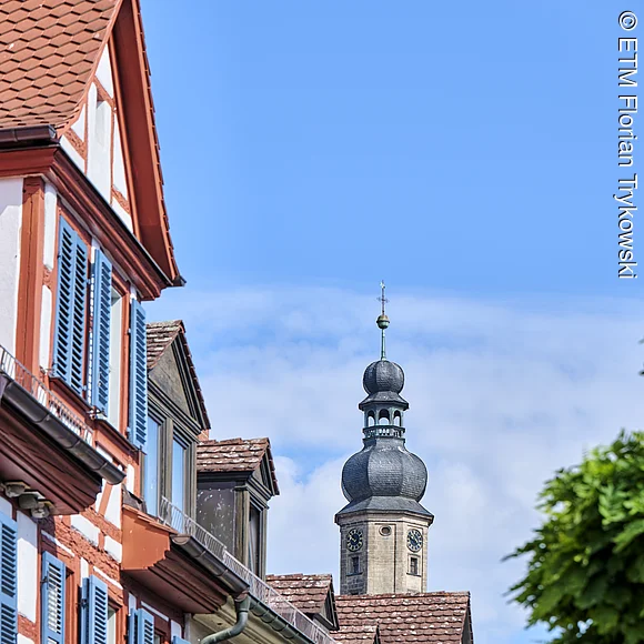 Schiffstraße mit Altstädter Kirche