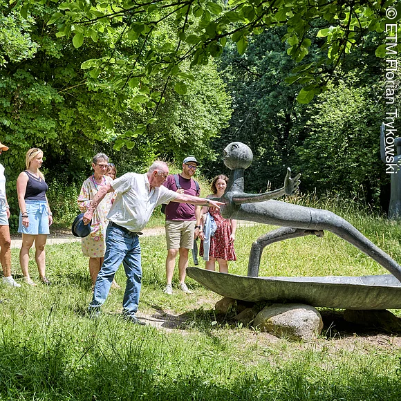 Eine Stadtführung durch den Heinrich-Kirchner Skulpturengarten auf dem Burgberg
