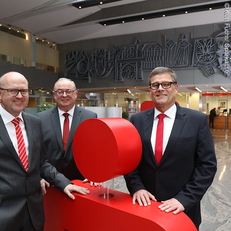 Vorstand der Stadt- und Kreissparkasse Erlangen Höchstadt Herzogenaurachv.l.n.r.Johannes von Hebel, Vorsitzender des Vorstandes ,Reinhard Lugschi, stellvertretender Vorsitzender ,Walter Paulus-Rohmer, Mitglied des Vorstandes, Foto: Kurt Fuchs/ Sparkasse