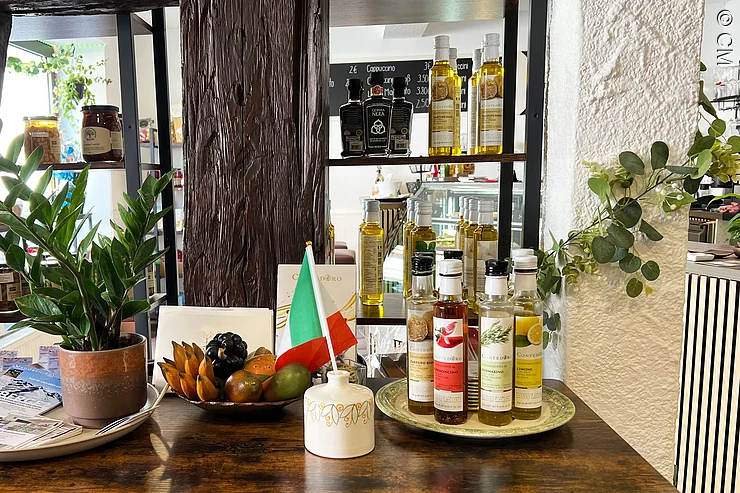 tisch mit italienischen Spazialitäten