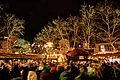 Gäste auf dem Historischen Weihnachtsmarkt in Erlangen