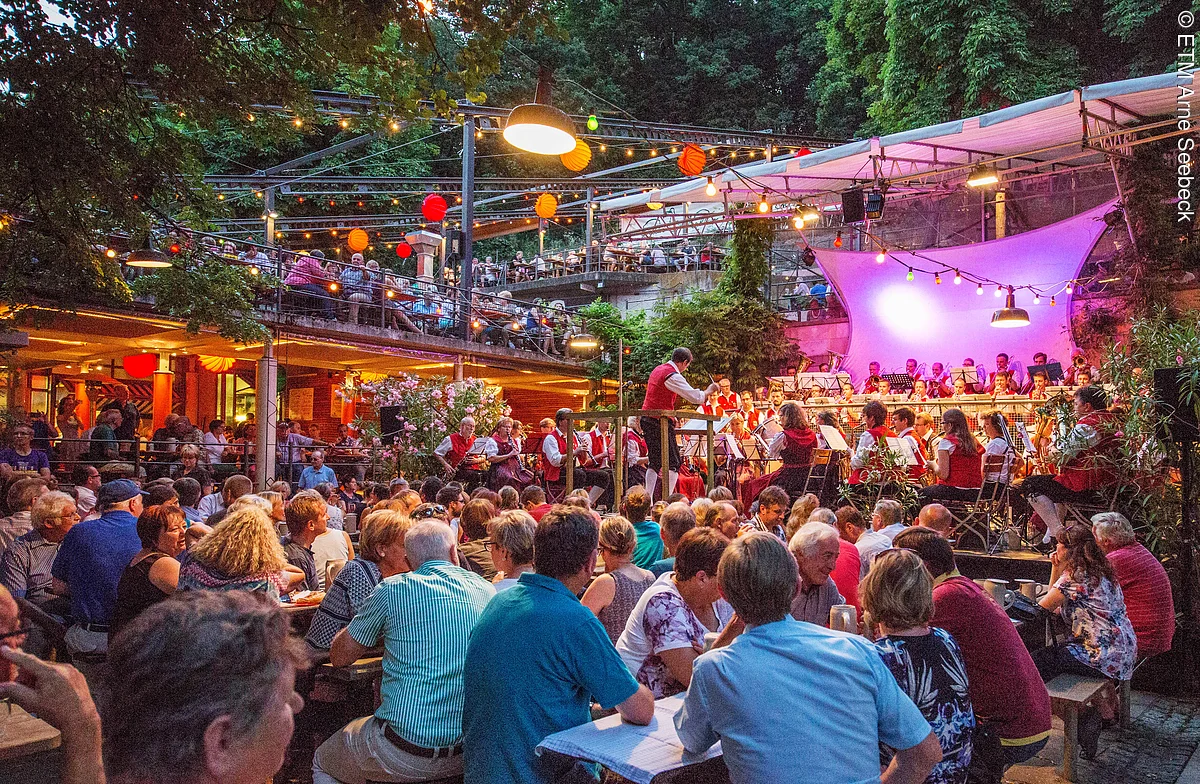 Klassik am Berg Konzertbesucher vor der Bühne bei Klassik am Berg