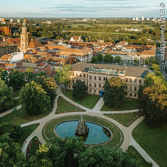 Drohne über der Erlanger Orangerie und Schloss