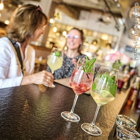 Zwei Frauen in einem Erlanger Restaurant