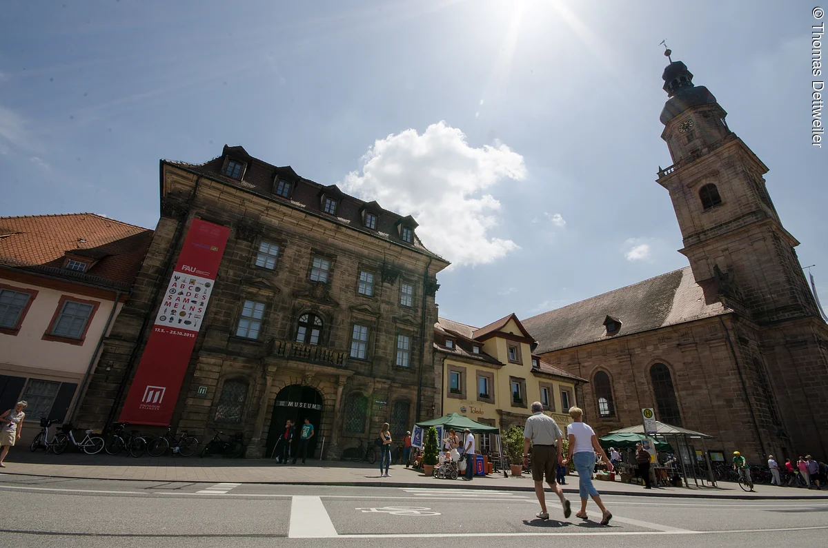 Stadtmuseum Erlangen vom Martin-Luther-Platz aus
