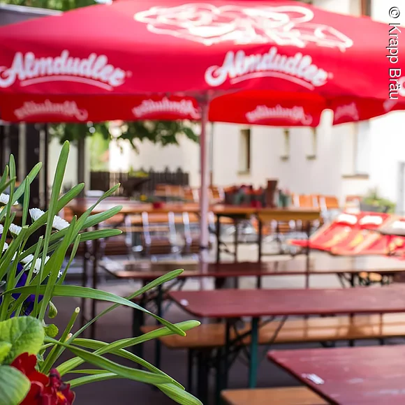 Blick in den Biergarten vom Gasthaus Krapp - Drei Linden
