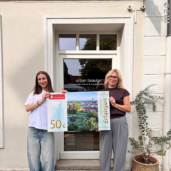 Nina und Tanja mit City-Gutschein Urban Beauty ist Akzeptanzstelle des City-gutscheins